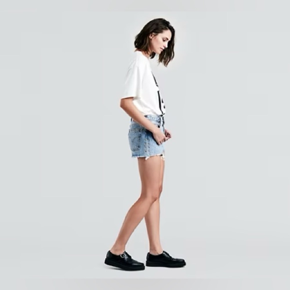 Levi's 501 Women's Size 26 Park Life Grommets Light Wash Jean Shorts - Picture 5 of 14